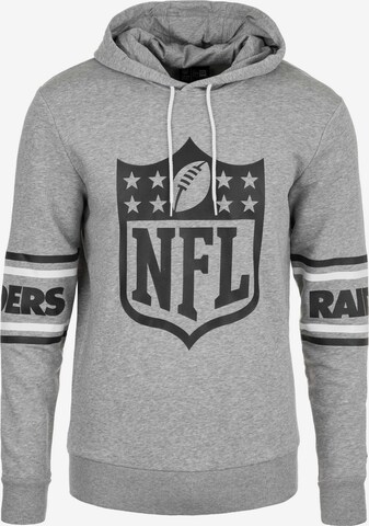 NEW ERA Sweatshirt 'NFL Badge Oakland Raiders' in Grijs: voorkant