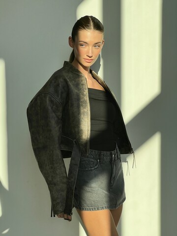 Feminine Cool Leather Denim Look by RÆRE