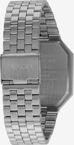 Montre digitale 'Re-Run' Nixon en argent