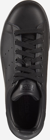 Baskets basses 'Stan Smith' ADIDAS ORIGINALS en noir : au dessus