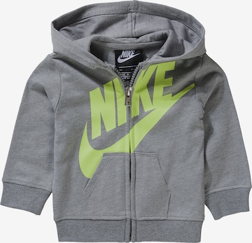 Nike Sportswear Set in Grau