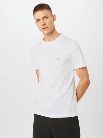 T-Shirt Calvin Klein en blanc : devant