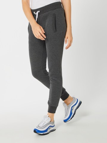 Superdry Tapered Hose in Grau: predná strana