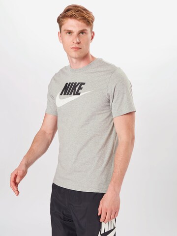 Nike Sportswear Regular Fit T-Shirt 'Icon Futura' in Grau: predná strana