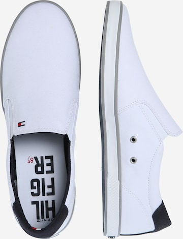 TOMMY HILFIGER Slip-ons in Wit: zijkant