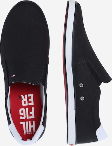 TOMMY HILFIGER Trampki slip on w kolorze niebieski