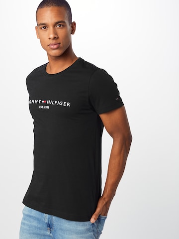 Coupe regular T-Shirt TOMMY HILFIGER en noir : devant