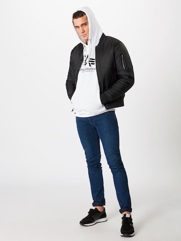 ALPHA INDUSTRIES Sweatshirt in Wit