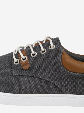 Baskets basses BULLBOXER en gris