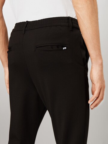 Kronstadt Slim fit Pleated Pants in Black