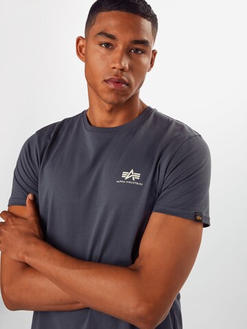 ALPHA INDUSTRIES Regular fit Μπλουζάκι σε γκρι