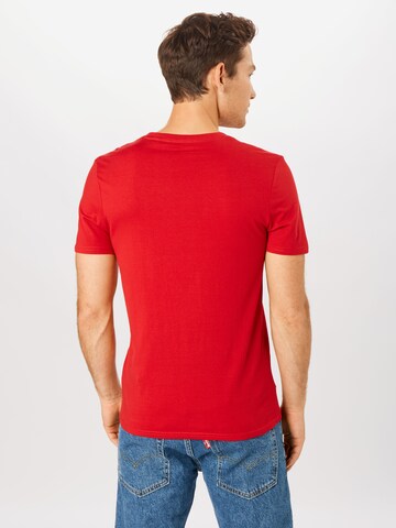 Coupe regular T-Shirt GUESS en rouge