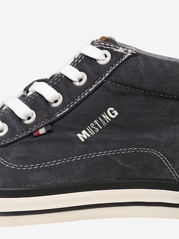 MUSTANG Sneakers hoog 'Easy' in Grijs