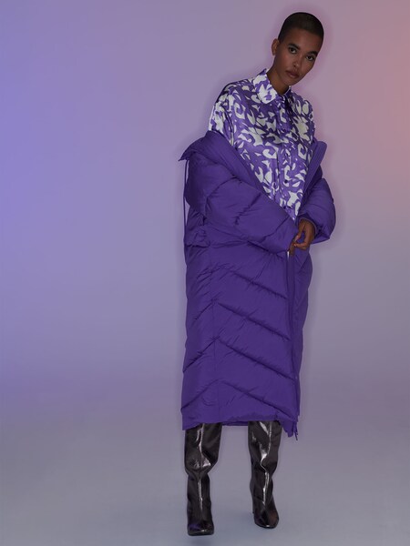 Rebecca Nmyr - Shiny Purple Printed Look