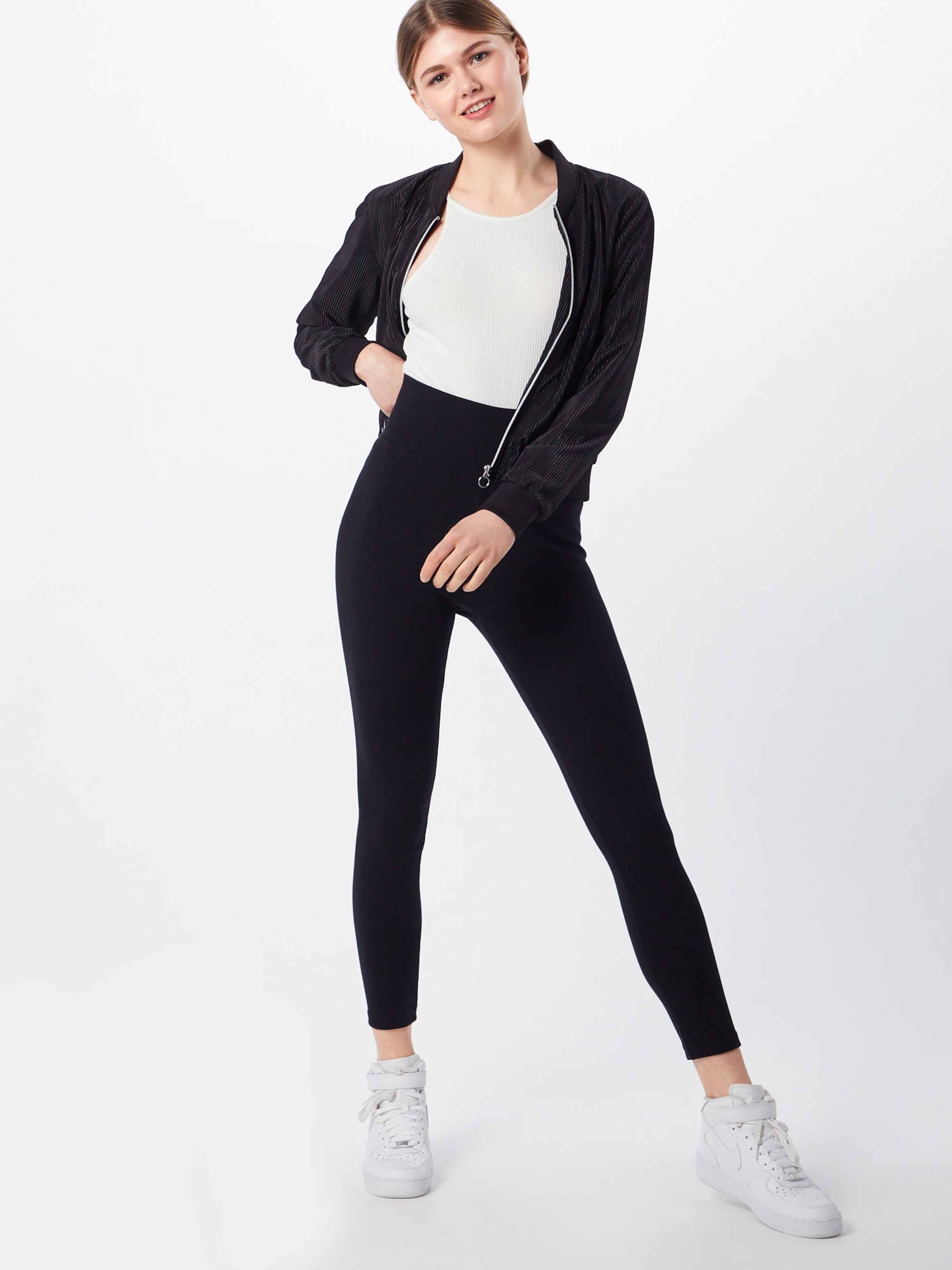 Skinny Leggings de la Urban Classics pe negru