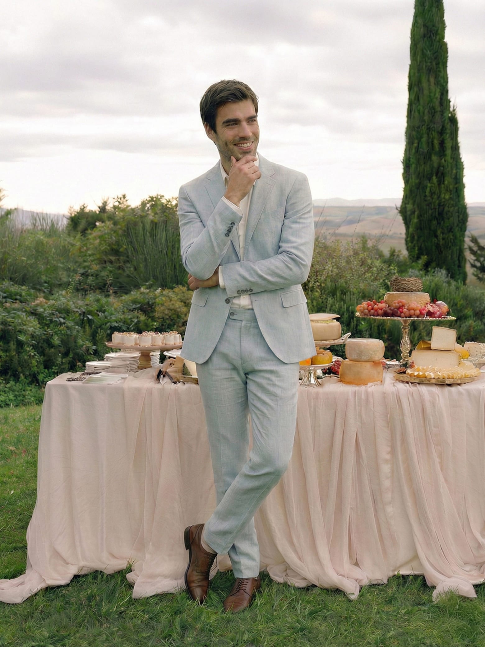 Uită de costumele de lână. Vezi aici alternativele noastre Costume de vară pentru invitații la nuntă