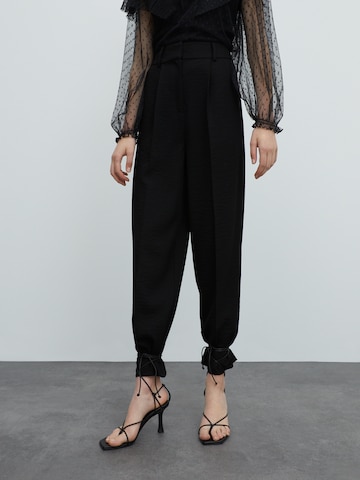 EDITED Loose fit Pleated Pants 'Lucca' in Black: front