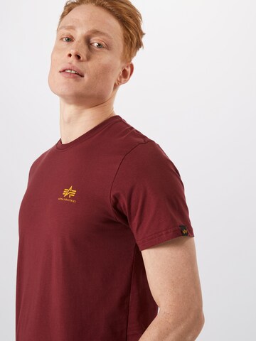 Regular fit Maglietta di ALPHA INDUSTRIES in rosso