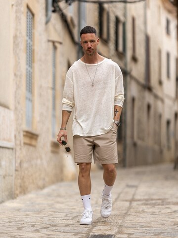 Comfy Short Offwhite Beige Look by DAN FOX APPAREL