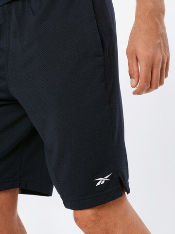 Reebok Regular Sportshorts in Blau