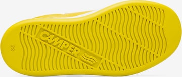 Sneaker 'Runner' di CAMPER in giallo