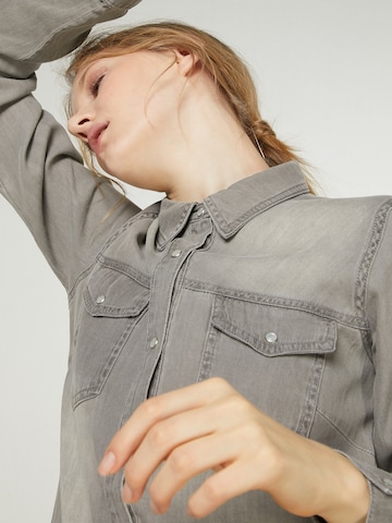 VILA Skinny Μπλούζα 'VIBISTA' σε γκρι