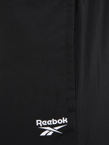 Reebok Tapered Sporthose in Schwarz