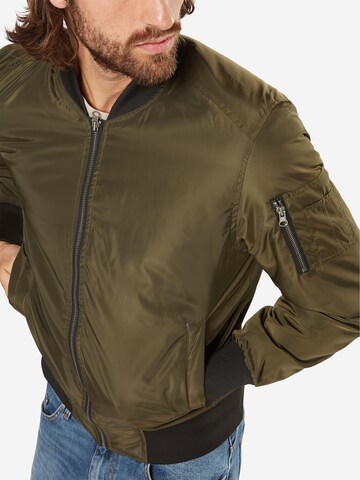 Urban Classics Between-Season Jacket in Green