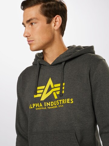 ALPHA INDUSTRIES Sweatshirt in Grau