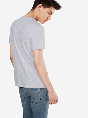 Coupe regular T-Shirt LACOSTE en gris : derrière