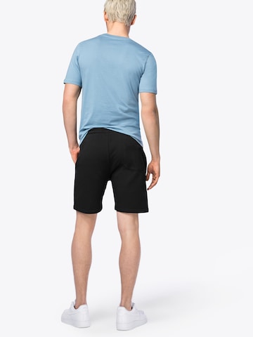 Urban Classics Regular Shorts in Schwarz: zadná strana