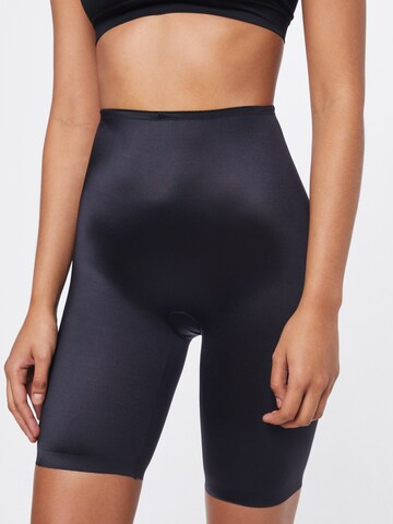 MAGIC Bodyfashion Regular Shapingbroek 'Luxury Bermuda' in Zwart: voorkant