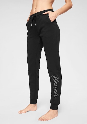 Regular Pantaloni de la BENCH pe negru: față