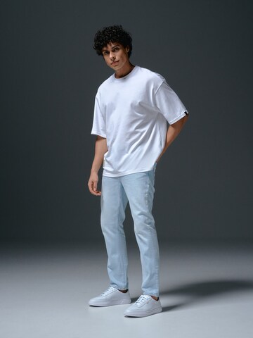 Light Regular Fit Jeans