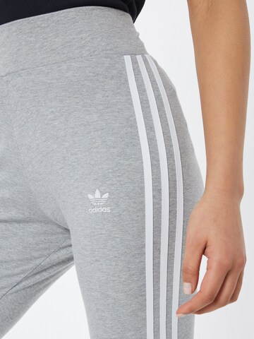 ADIDAS ORIGINALS Skinny Leggings in Grau