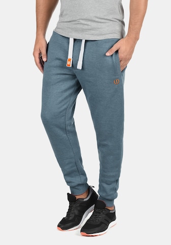 !Solid Tapered Broek 'Benn' in Blauw: voorkant