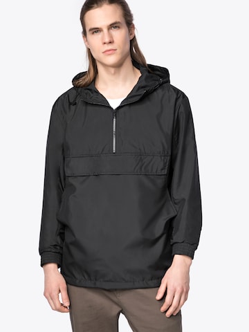 Urban Classics Преходно яке в черно: отпред
