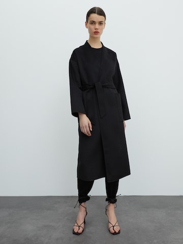 EDITED Ανοιξιάτικο και φθινοπωρινό παλτό 'Sydney' σε μαύρο: μπροστά