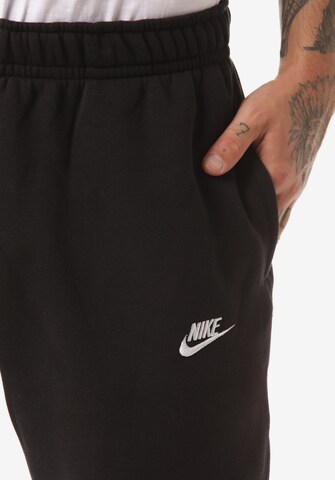 Nike SportswearTapered Hlače 'Club Fleece' - crna boja