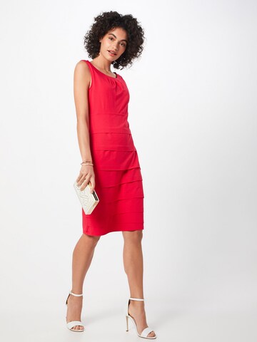 COMMA Pouzdrové šaty – červená