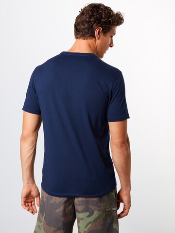 Maglietta 'V-SS CAMO ARCH LOGO TEE' di GAP in blu: dietro