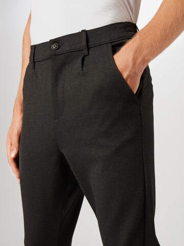 Slimfit Pantaloni con piega frontale di Kronstadt in grigio
