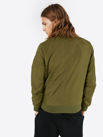 Urban Classics Демисезонная куртка в Зеленый