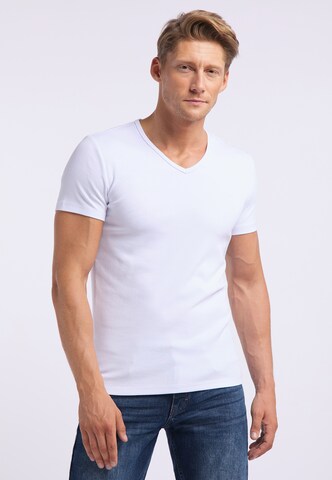 MUSTANG Shirt 'Aaron V' in White: front