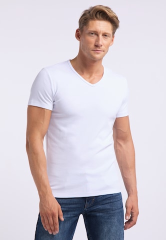 MUSTANG T-shirt 'Aaron V' i vit: framsida