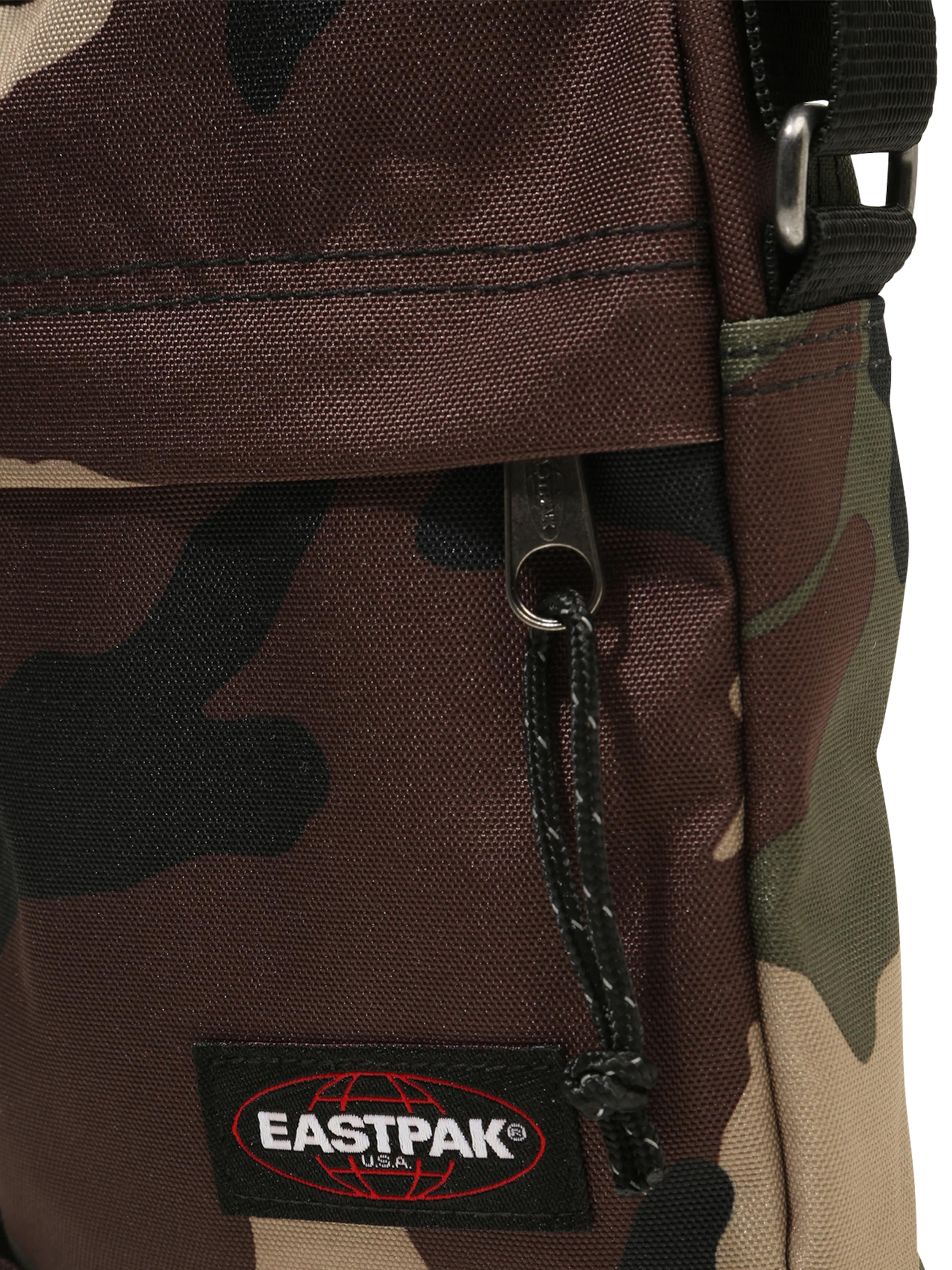 EASTPAK Válltáska 'The One' - barna