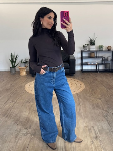 Form-fitting Top Look