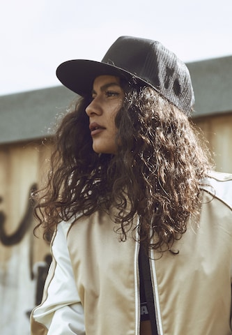 Flexfit Keps '5-Panel Retro Trucker' i svart