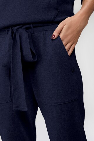 LeGer by Lena GerckeTapered Hlače 'Lou' - plava boja