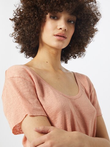 T-shirt 'AMBER' Farina Opoku en rose